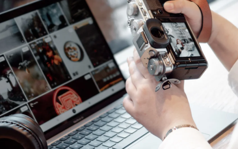 Privacy_Online Galleries_Laptop_Camera